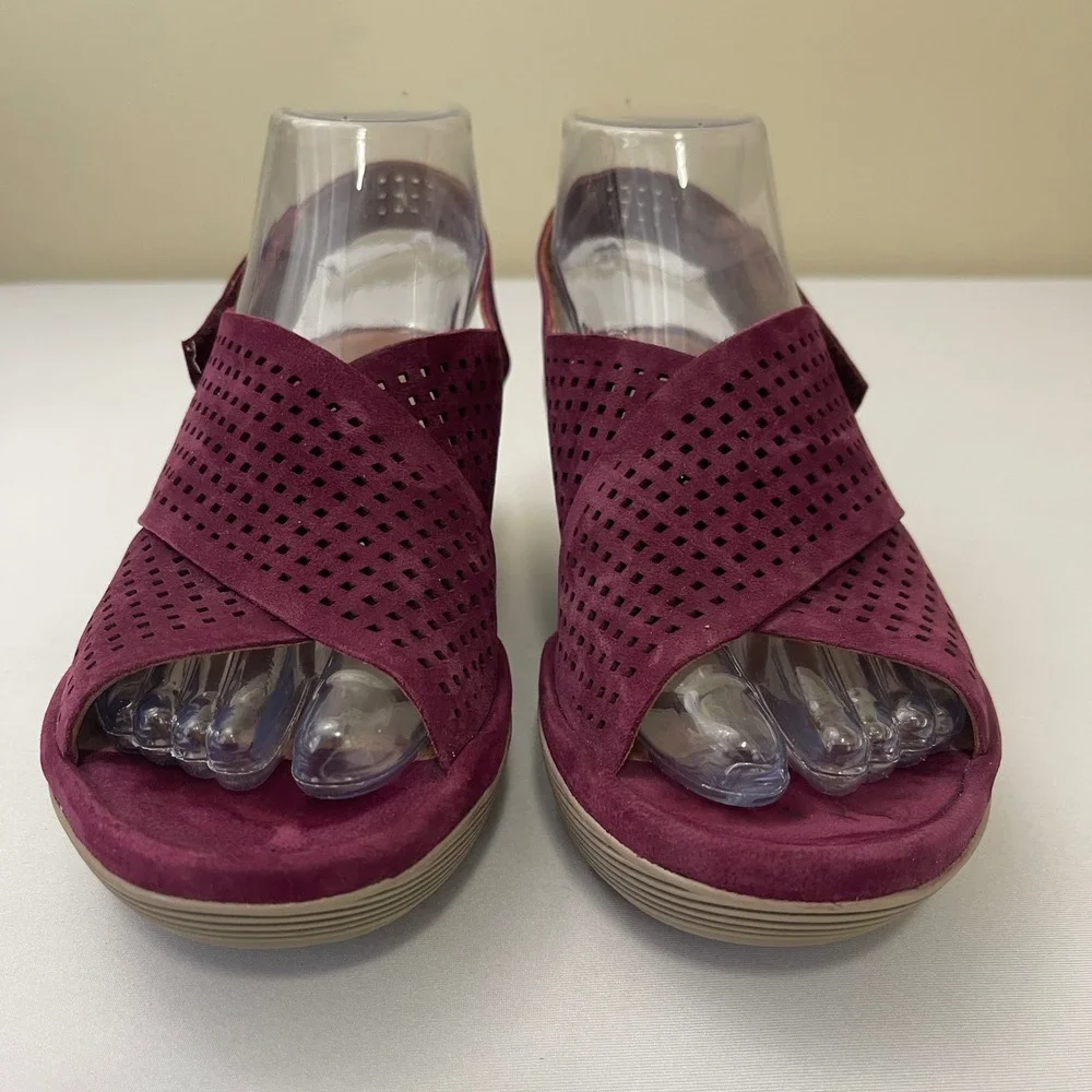 Clarks Clarene Award Womens 7 W Perforated Wedge Slingback Sandals Comfort Plum‎